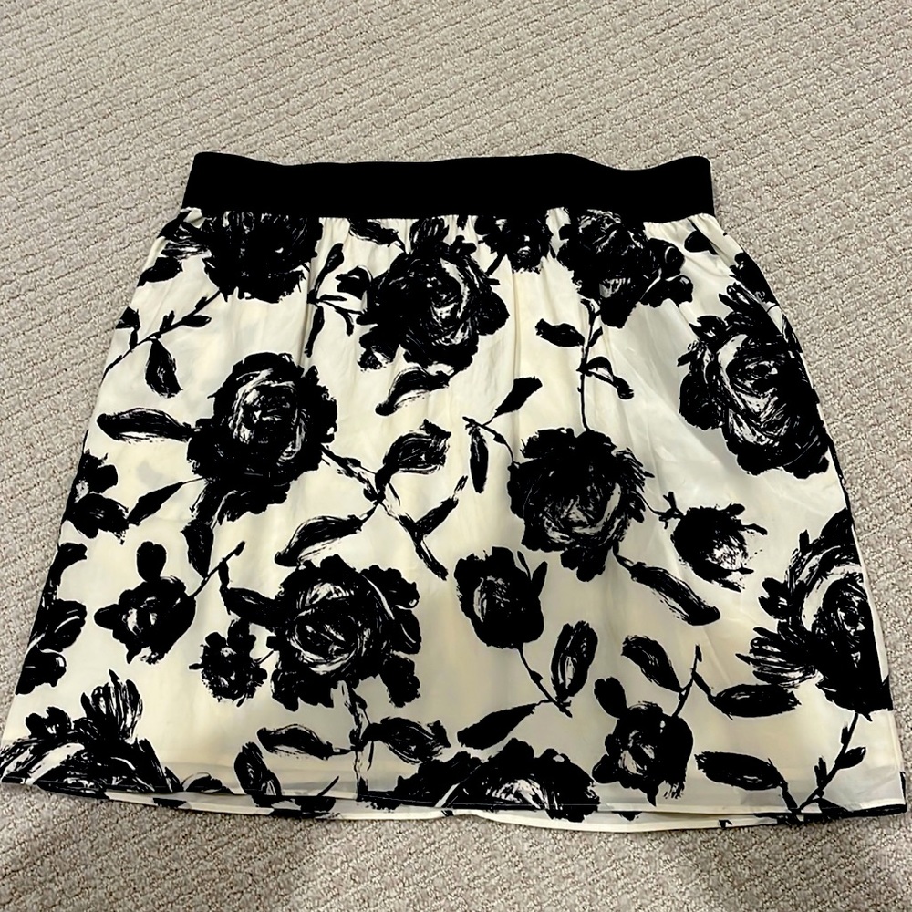 LOFT black and cream skirt. Excellent condition!